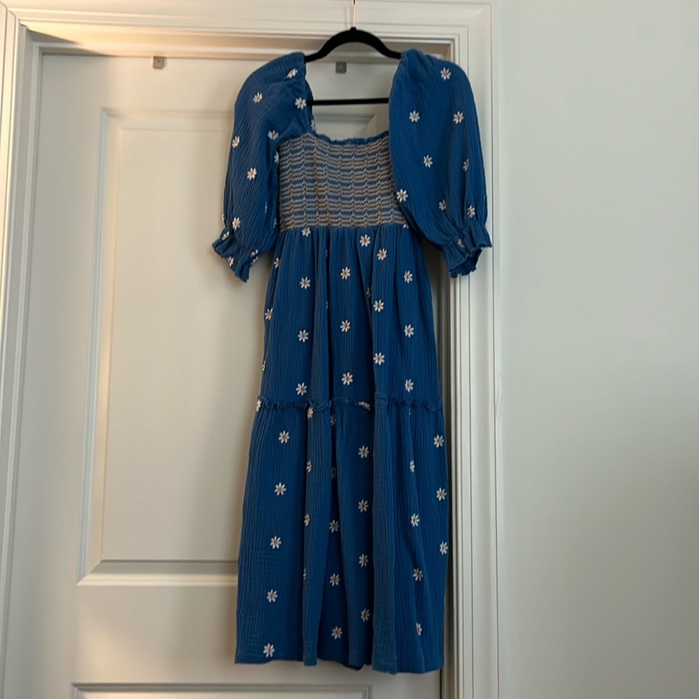 Blue daisy peasant sleeve midi dress